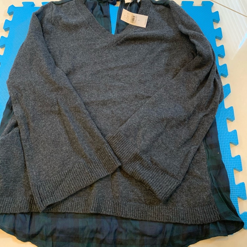Loft gray sweater bell sleeve w/ plaid size small